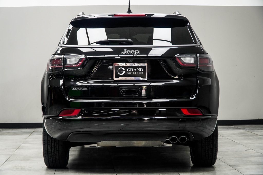 Vehicle image 8 of 39