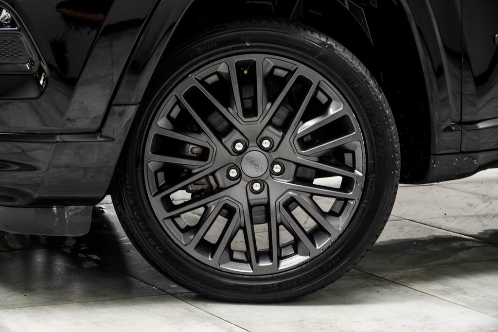 Vehicle image 11 of 39