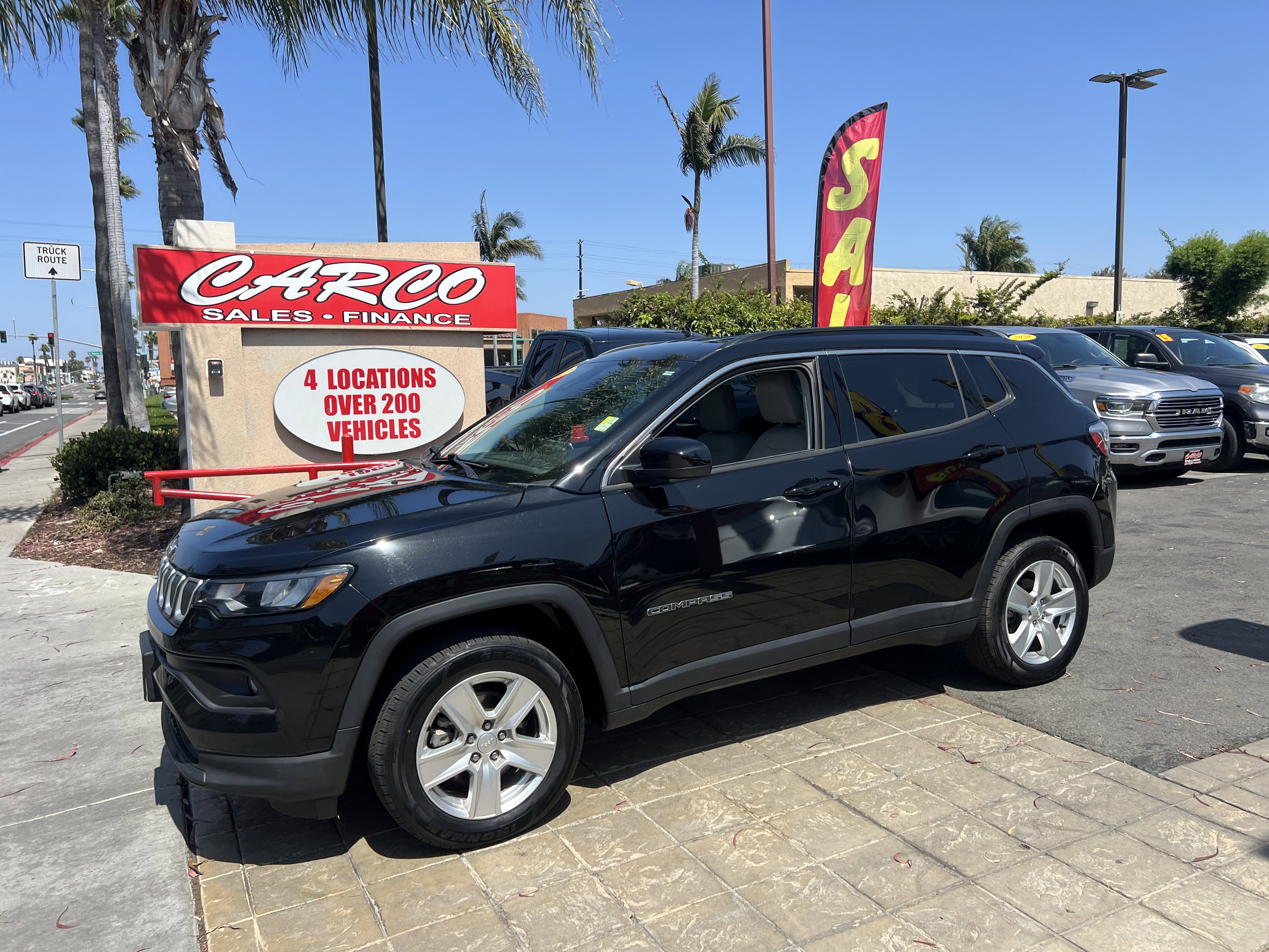 2022 Jeep Compass Latitude Image 2 of 37