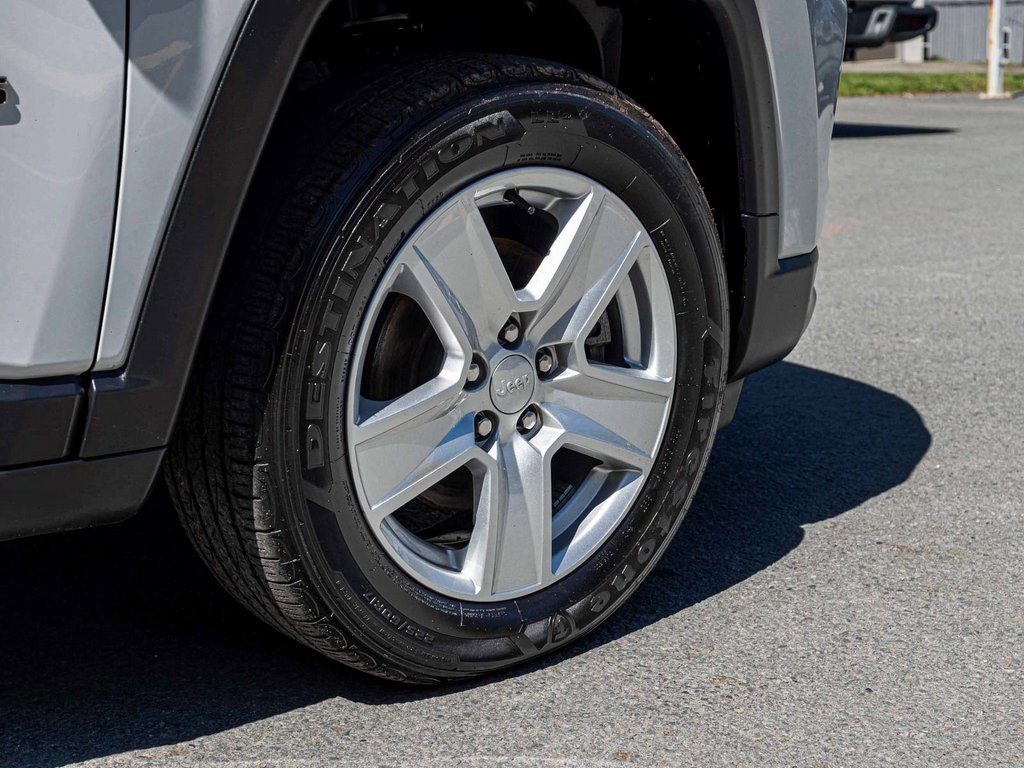 Vehicle image 9 of 40