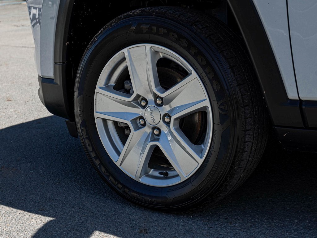 Vehicle image 7 of 40