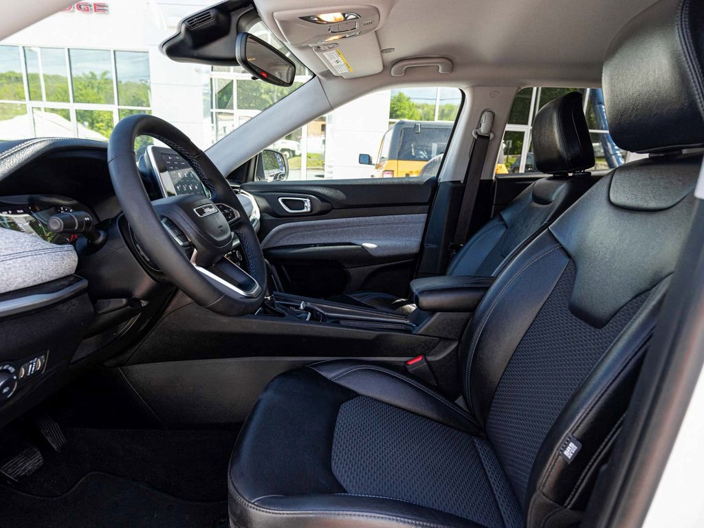 Vehicle image 27 of 40