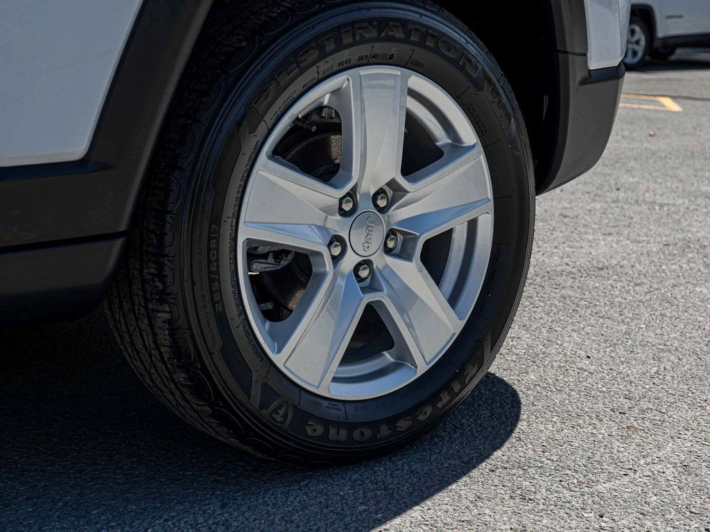 Vehicle image 8 of 40