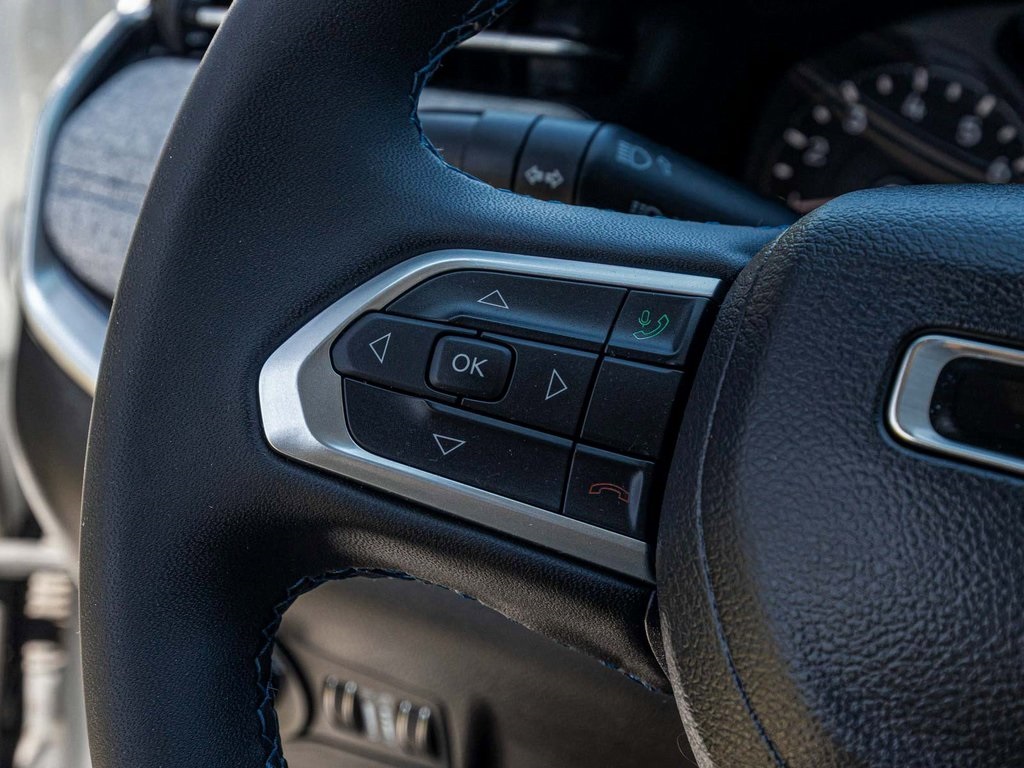 Vehicle image 23 of 40