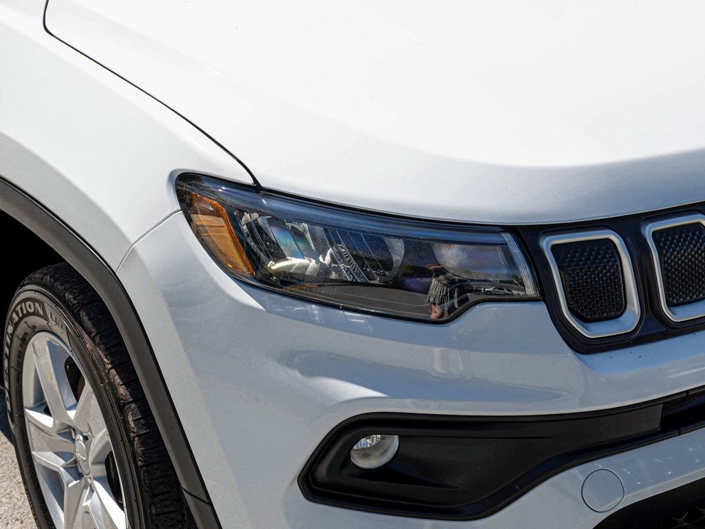 Vehicle image 37 of 40