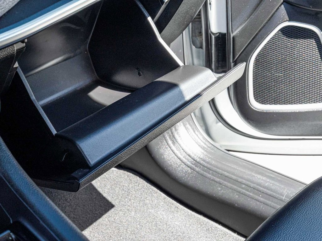 Vehicle image 19 of 40