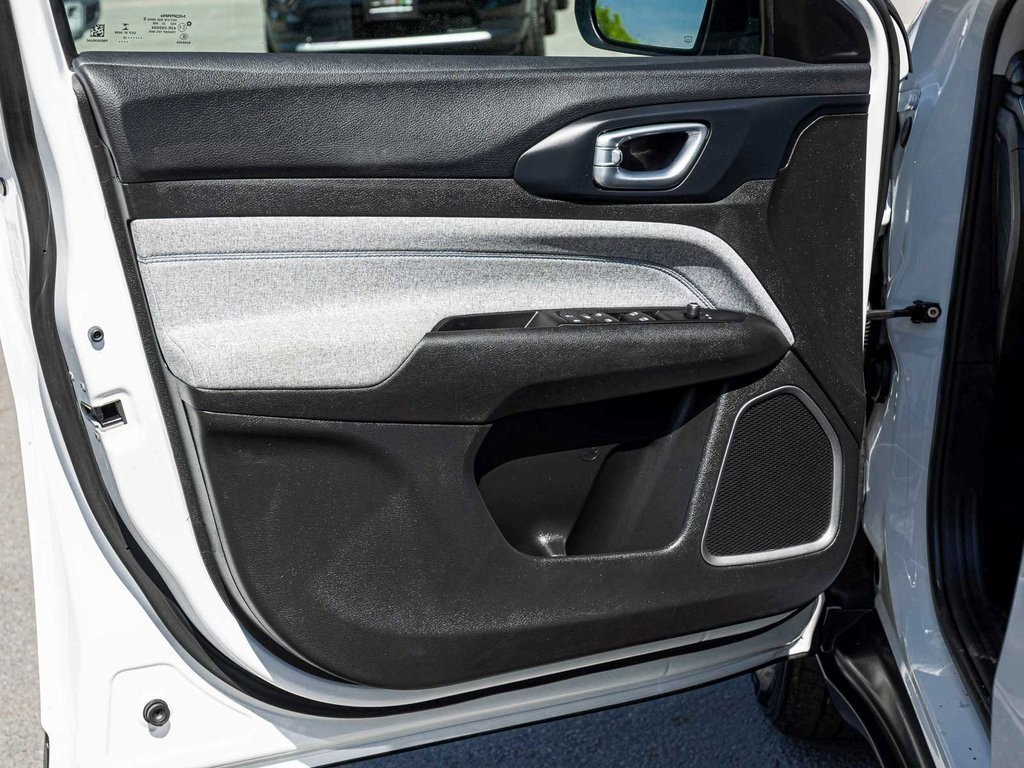 Vehicle image 12 of 40
