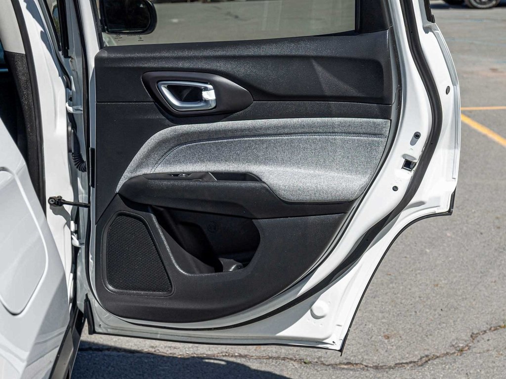Vehicle image 15 of 40