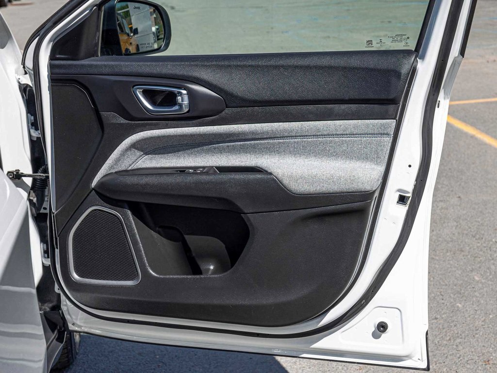 Vehicle image 13 of 40