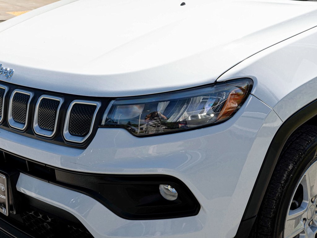 Vehicle image 38 of 40