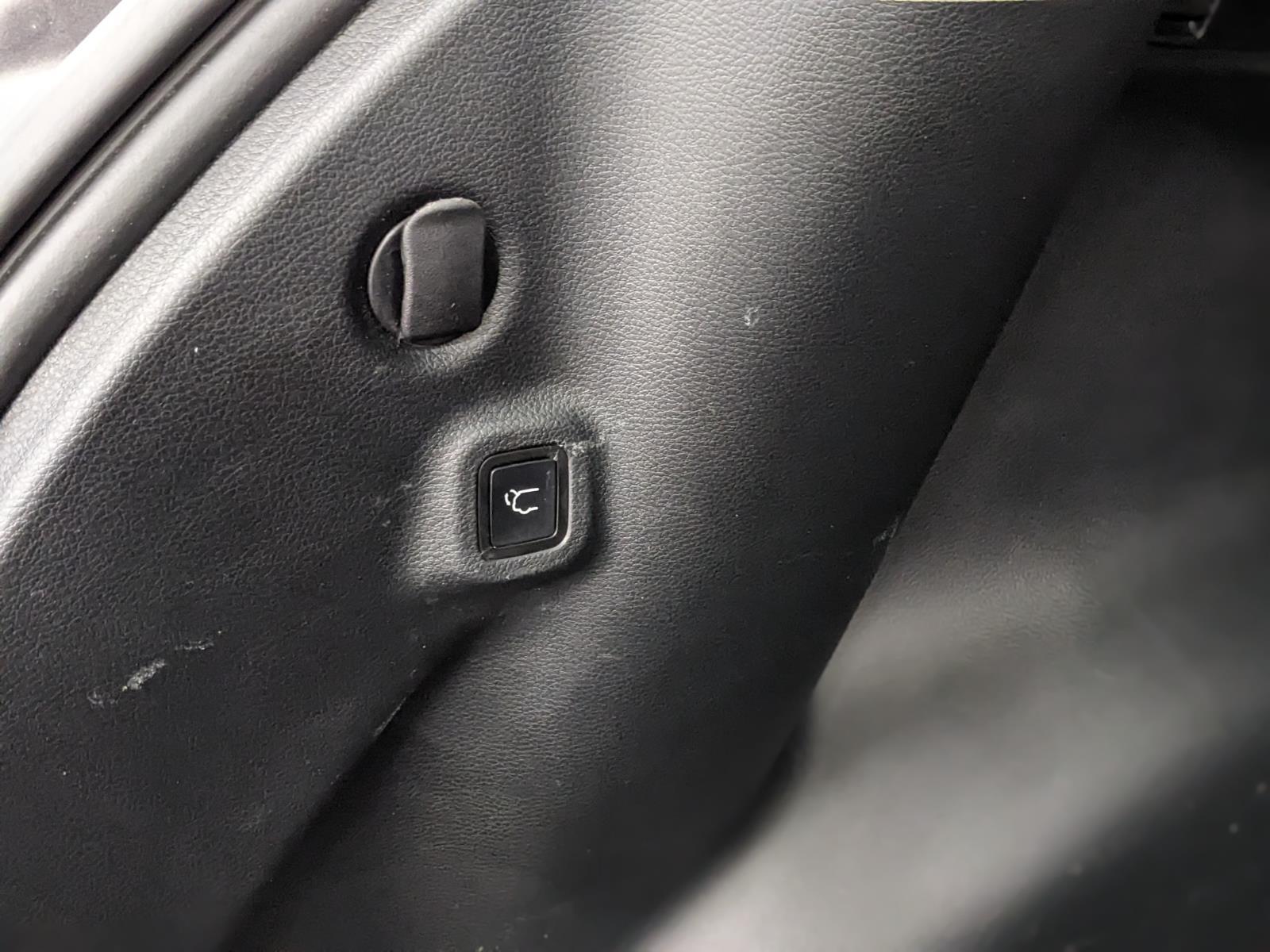 Vehicle image 16 of 31