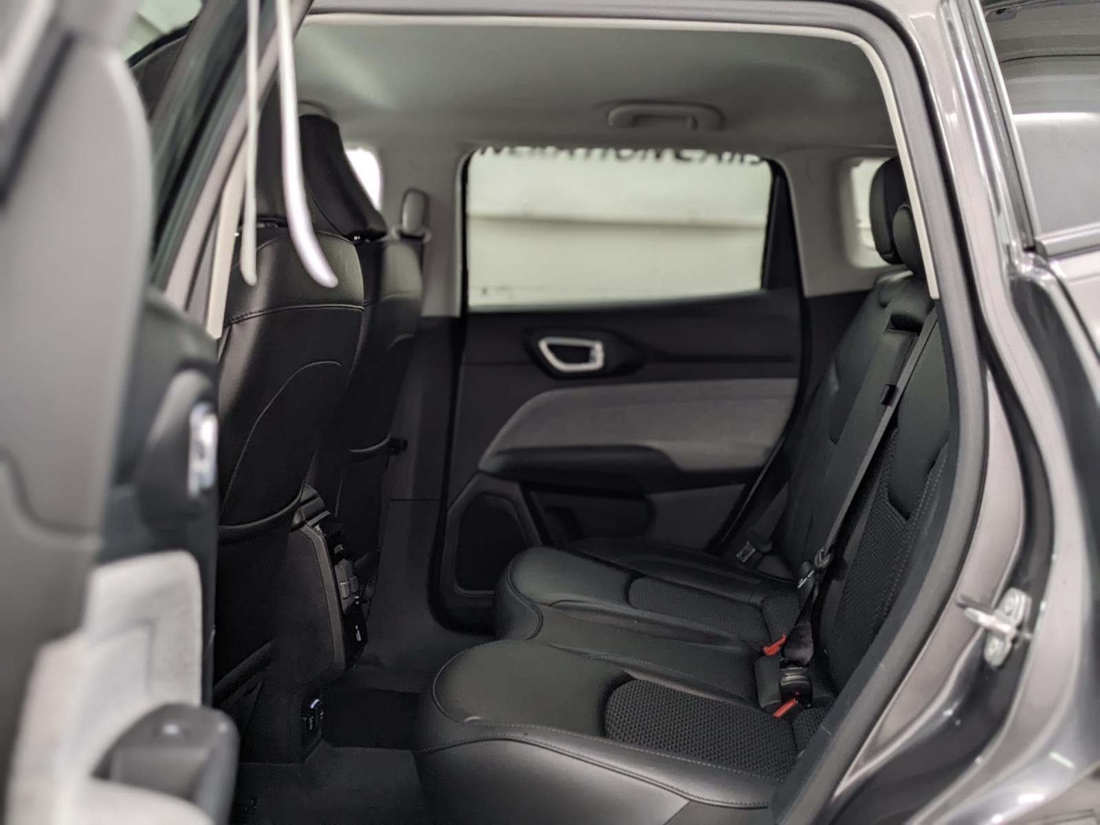 Vehicle image 23 of 31