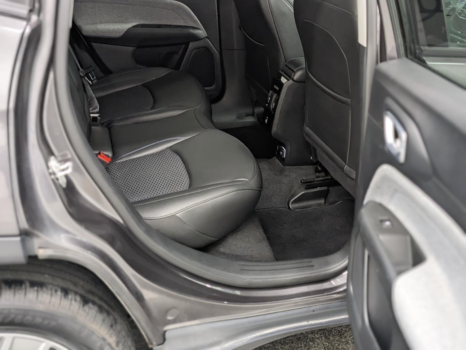 Vehicle image 20 of 31