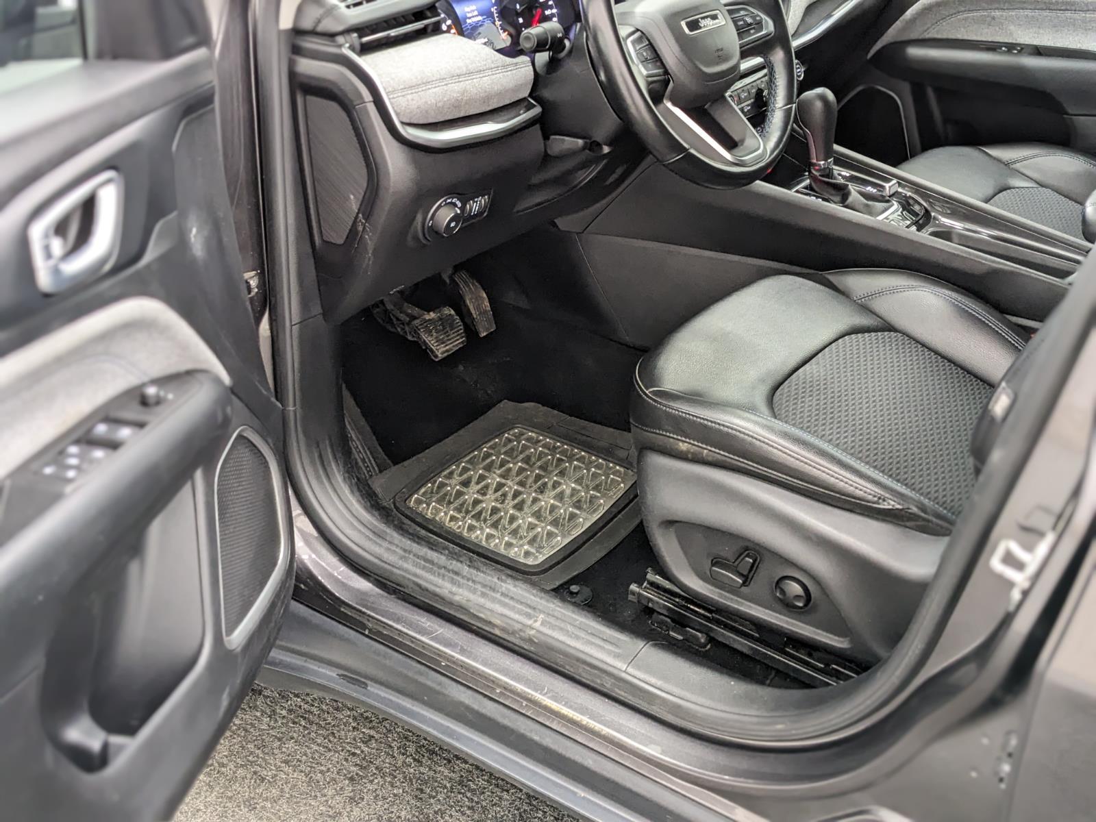 Vehicle image 24 of 31