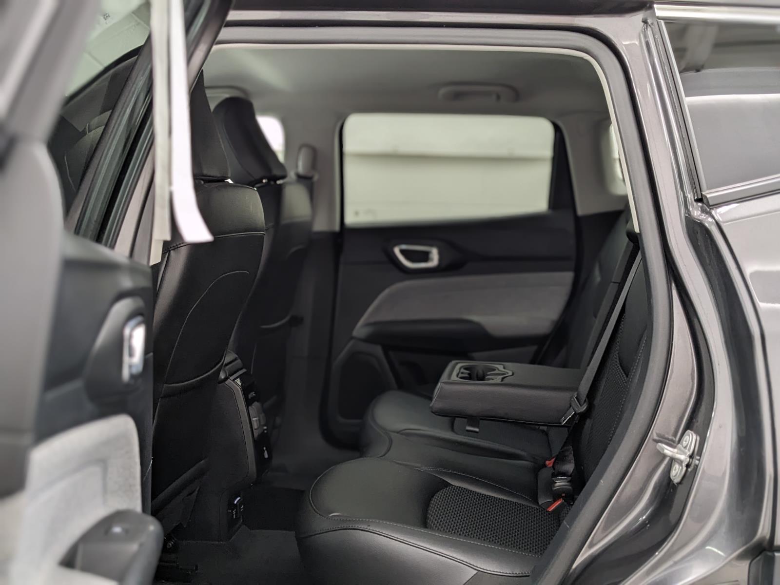 Vehicle image 14 of 31