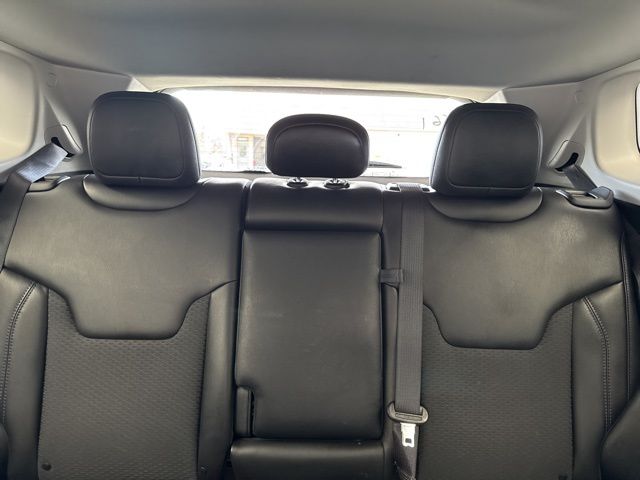 Vehicle image 12 of 29