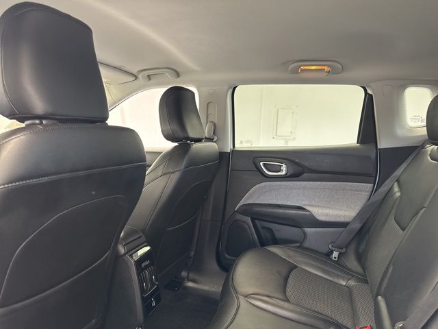 Vehicle image 10 of 29