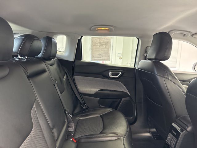 Vehicle image 11 of 29