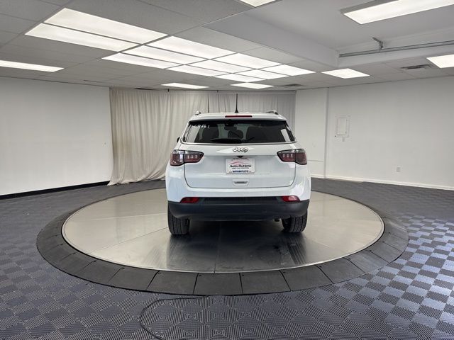 Vehicle image 5 of 29