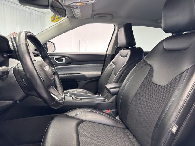 Vehicle image 8 of 29
