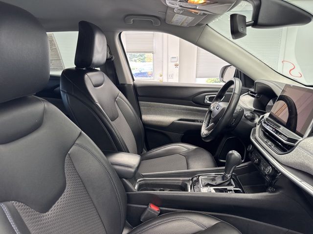 Vehicle image 9 of 29