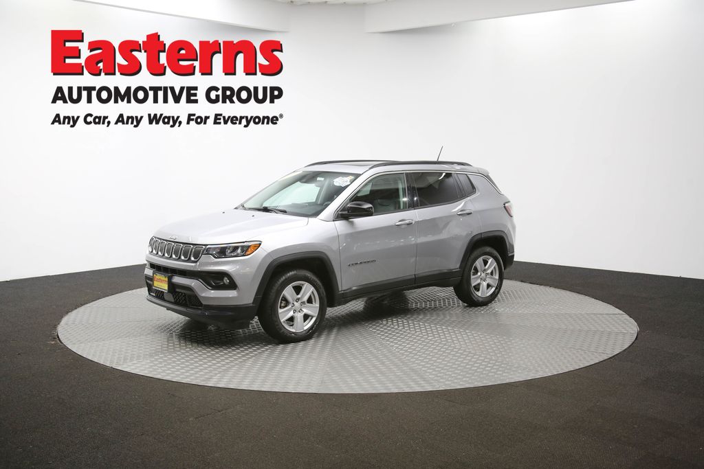 2022 Jeep Compass Latitude Image 4 of 62