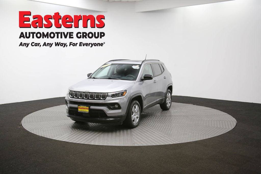 2022 Jeep Compass Latitude Image 2 of 62