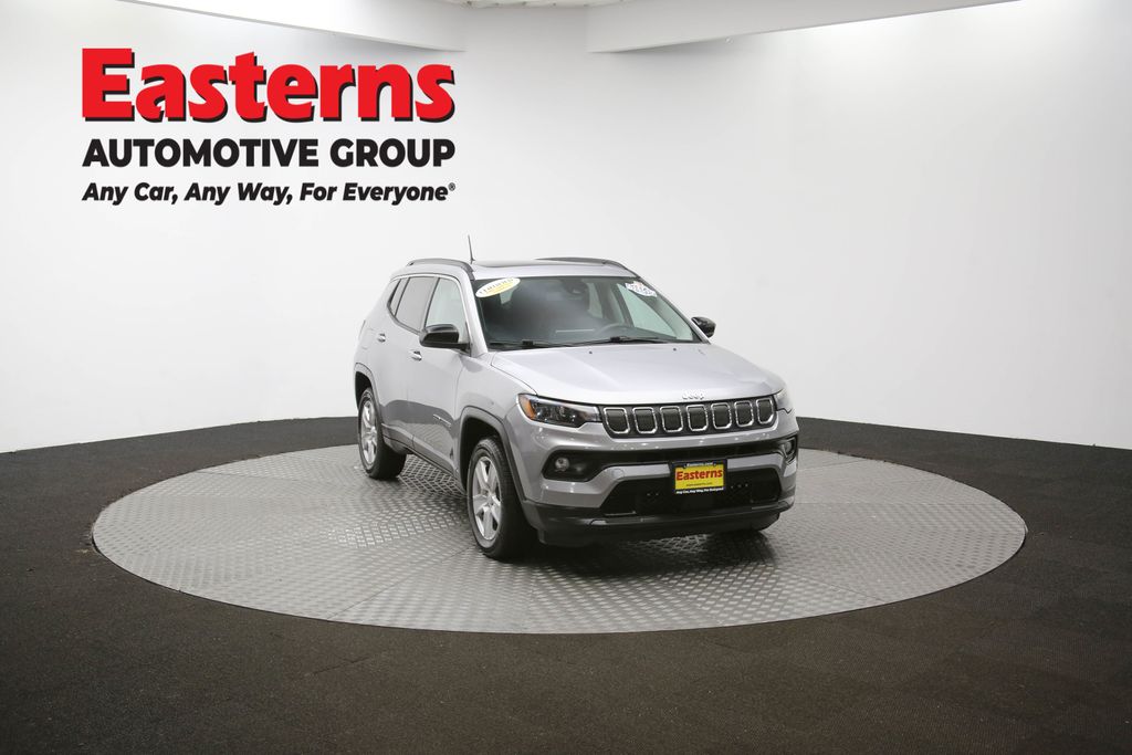 2022 Jeep Compass Latitude Image 10 of 62