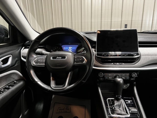 Vehicle image 32 of 46