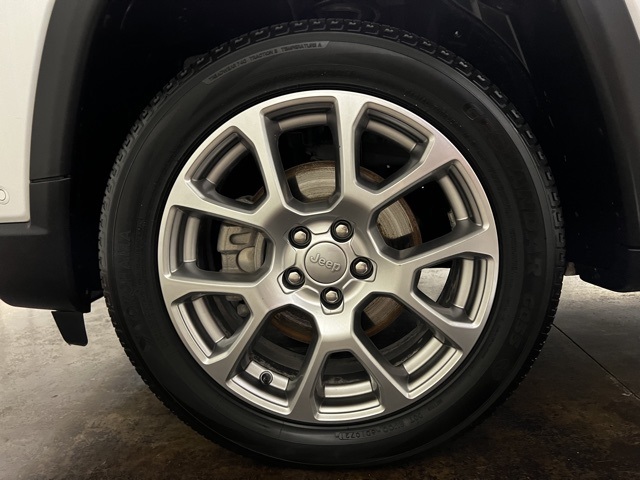 Vehicle image 11 of 46