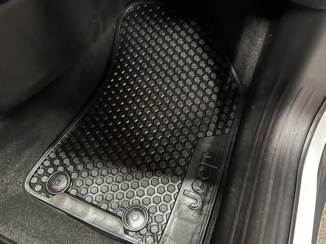 Vehicle image 31 of 46