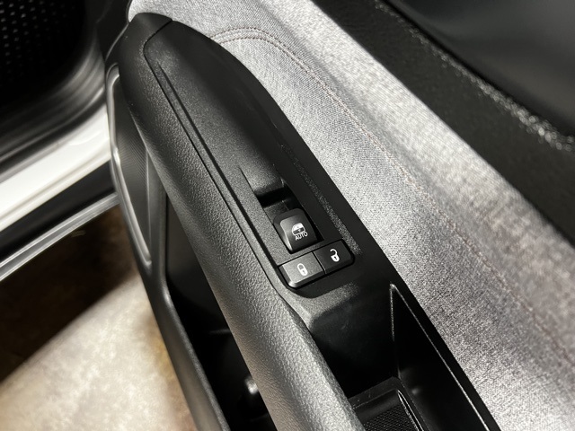 Vehicle image 28 of 46