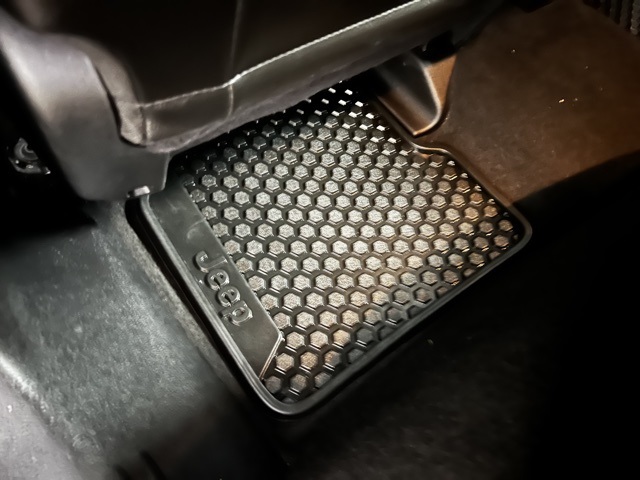 Vehicle image 21 of 46