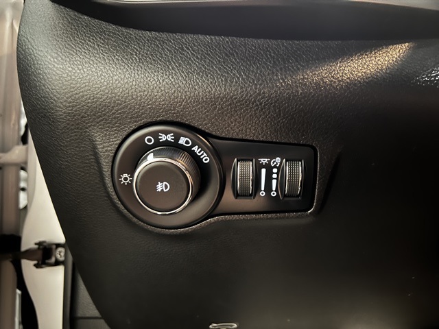 Vehicle image 38 of 46