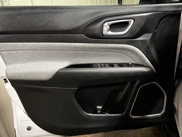 Vehicle image 13 of 46