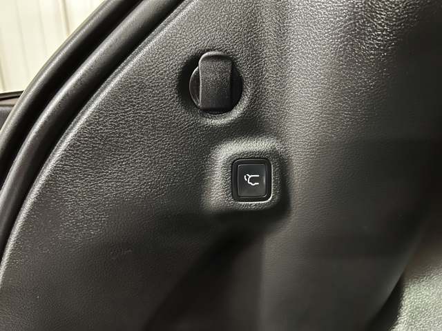 Vehicle image 23 of 46