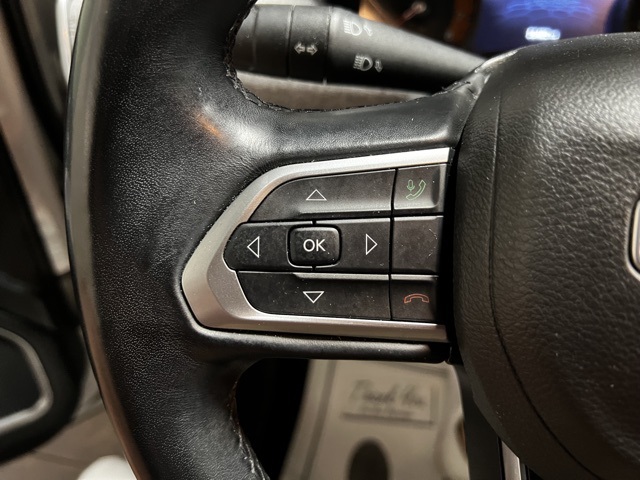 Vehicle image 33 of 46