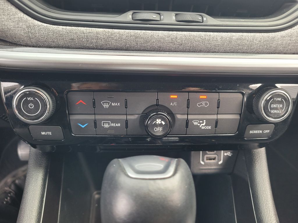 Vehicle image 20 of 22