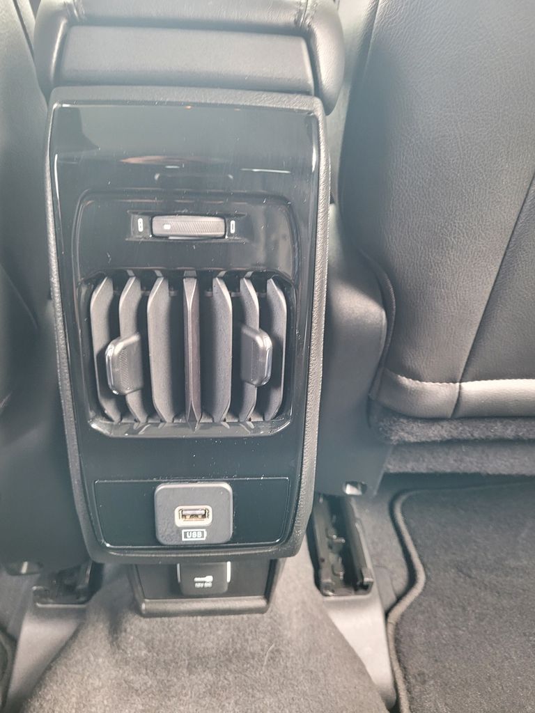 Vehicle image 18 of 22