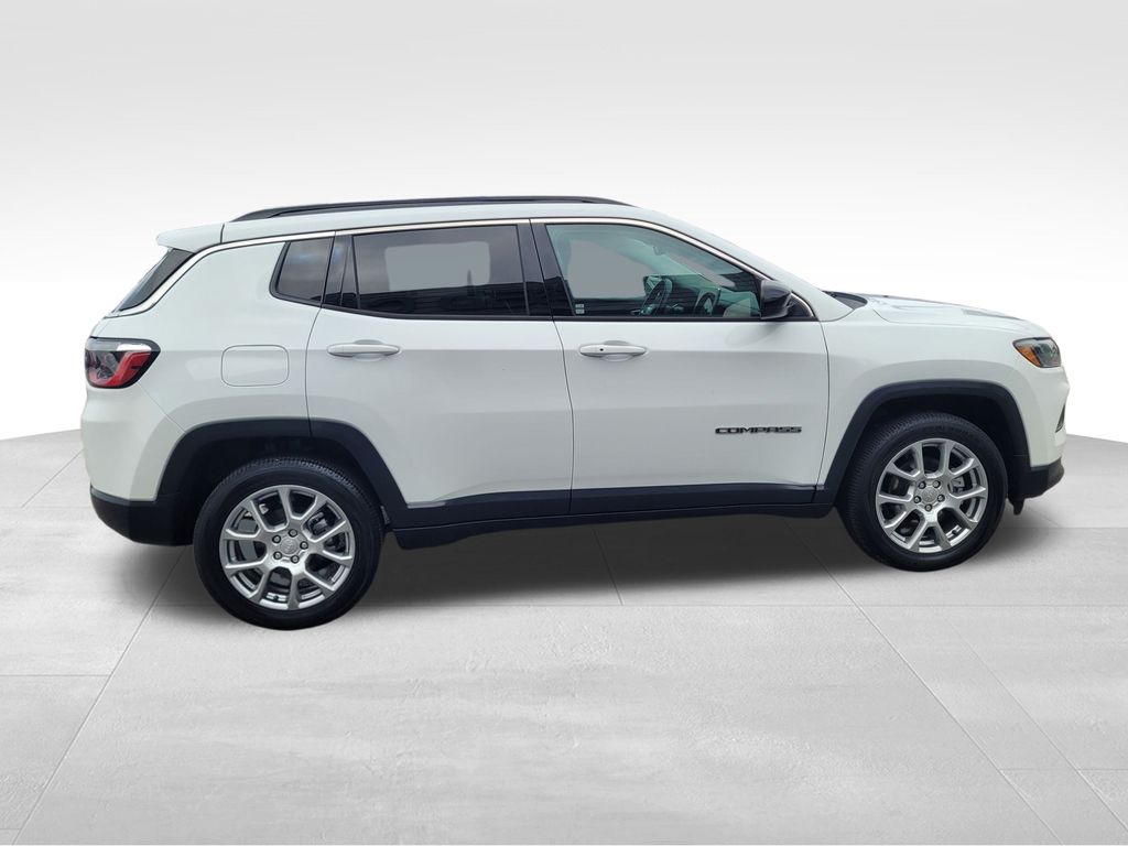 Vehicle image 4 of 22