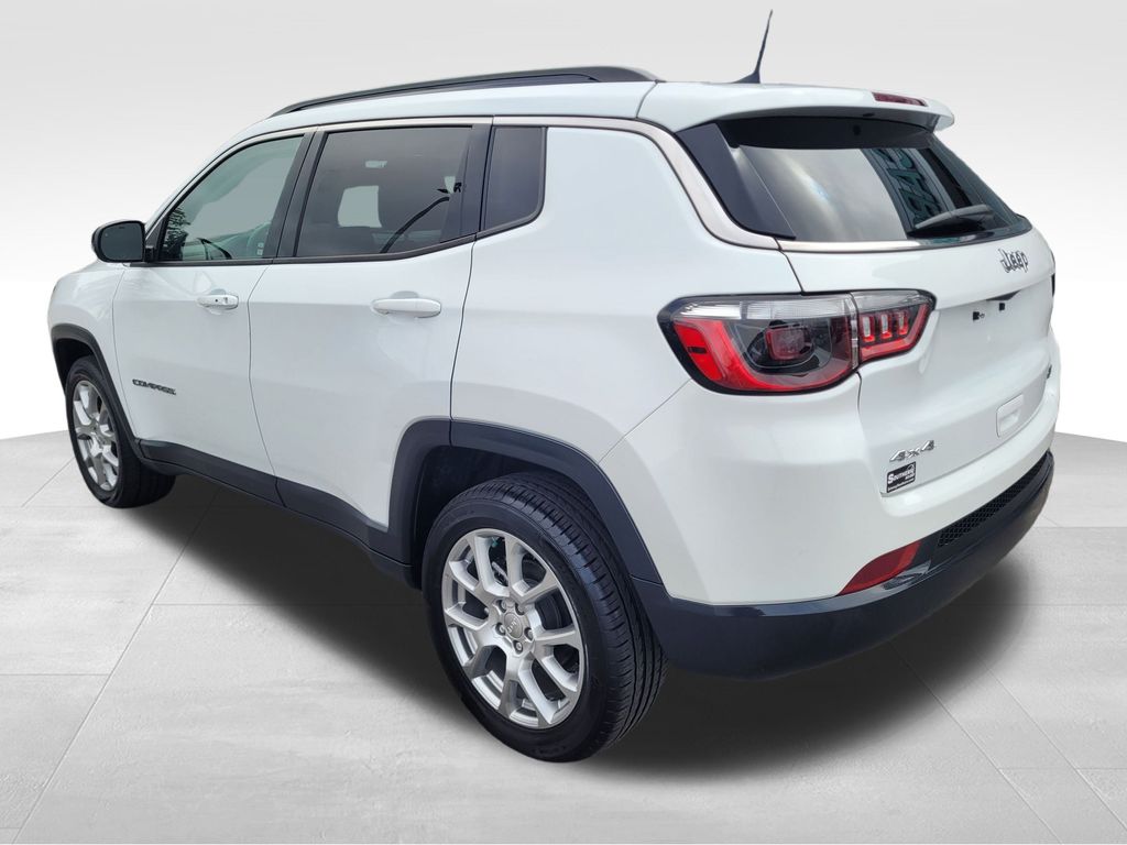 Vehicle image 7 of 22