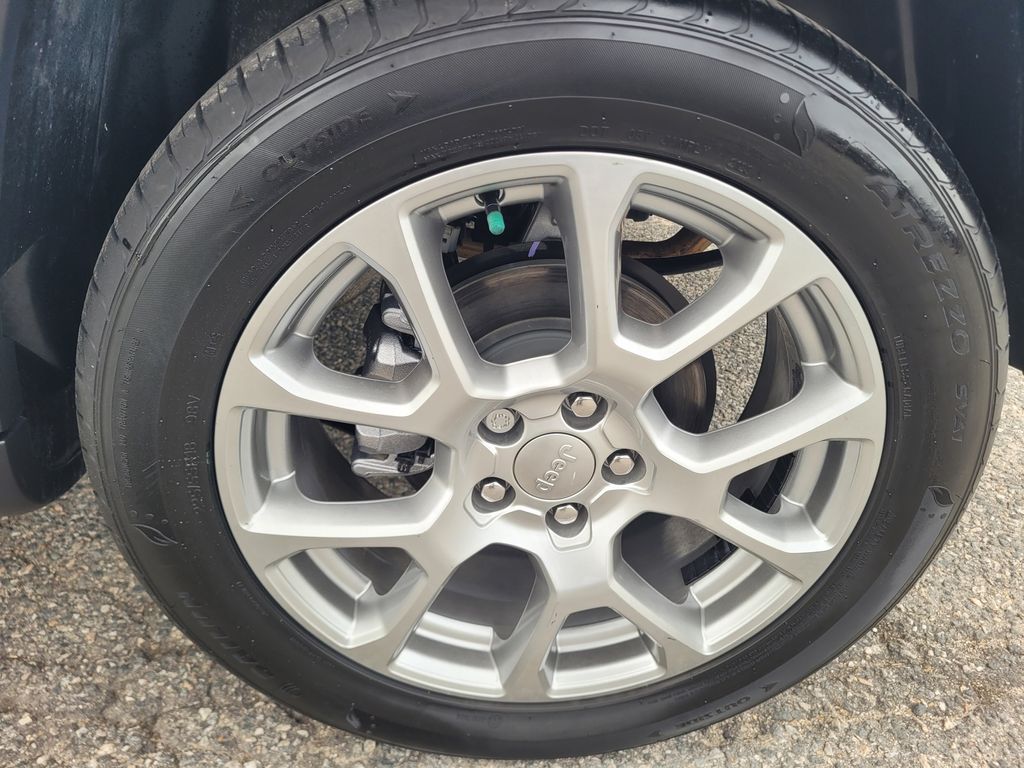 Vehicle image 9 of 22