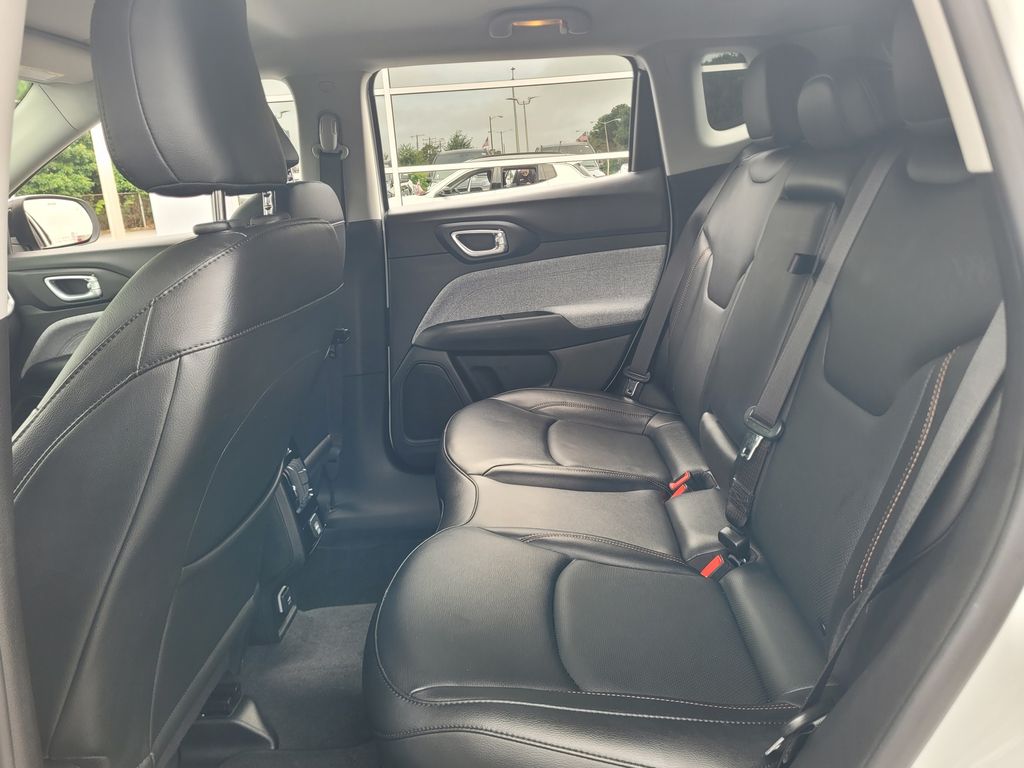Vehicle image 10 of 22