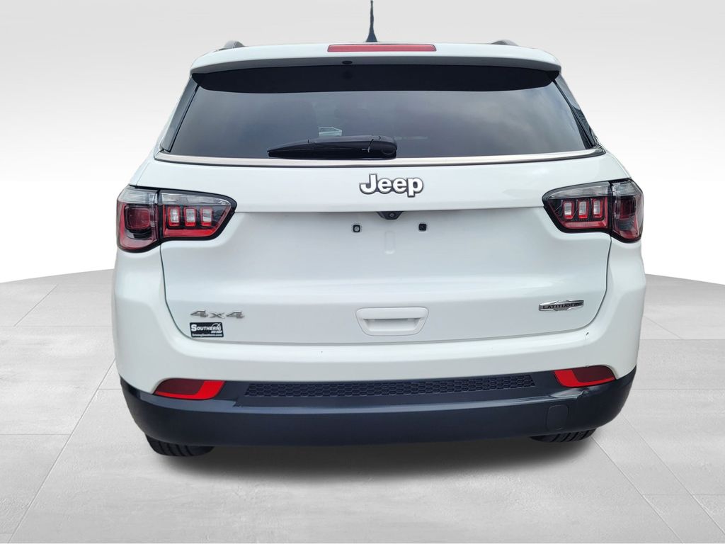 Vehicle image 6 of 22