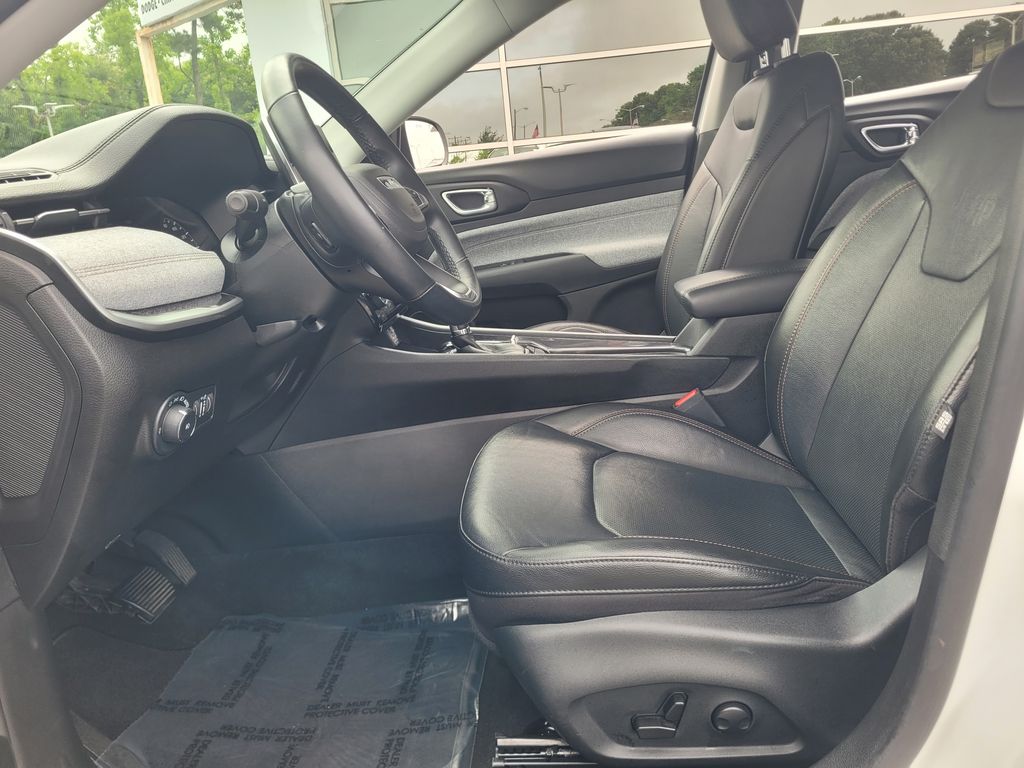 Vehicle image 11 of 22
