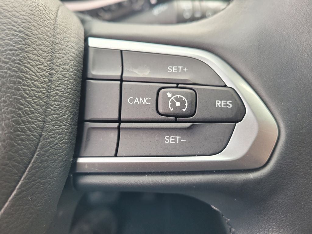 Vehicle image 17 of 22
