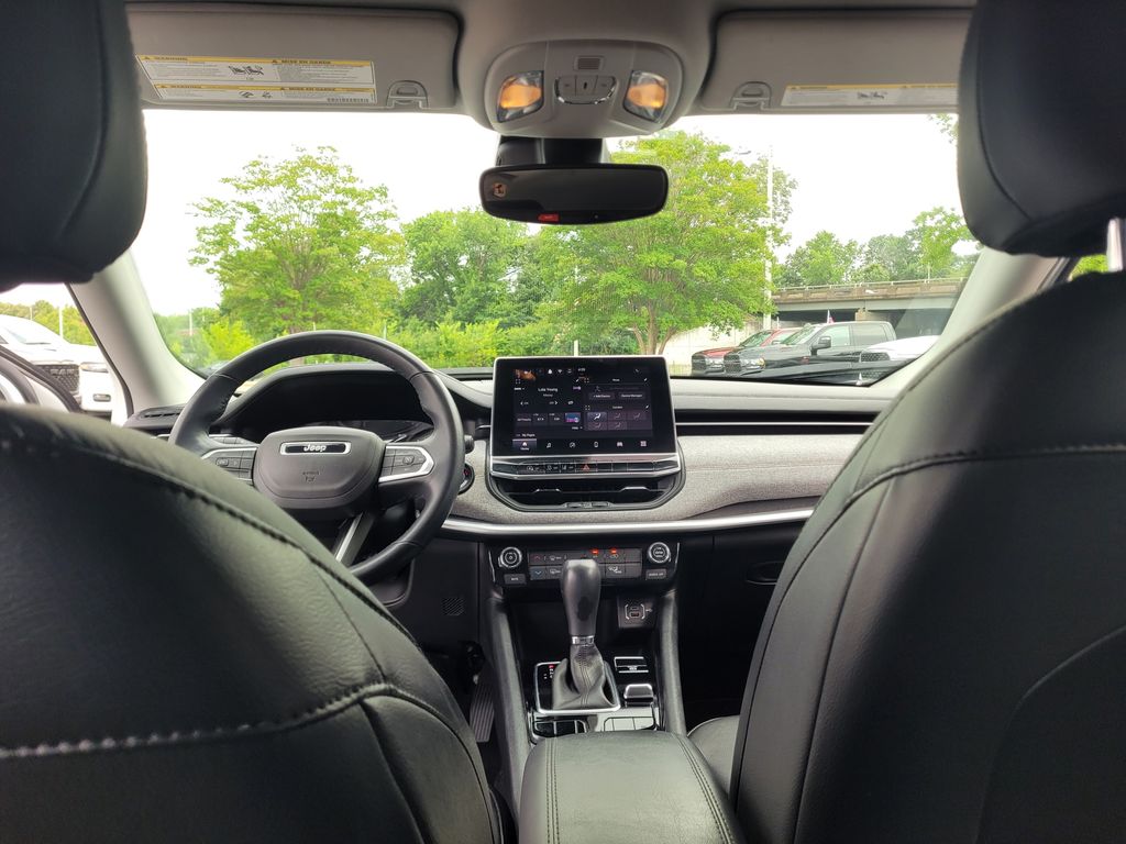Vehicle image 12 of 22