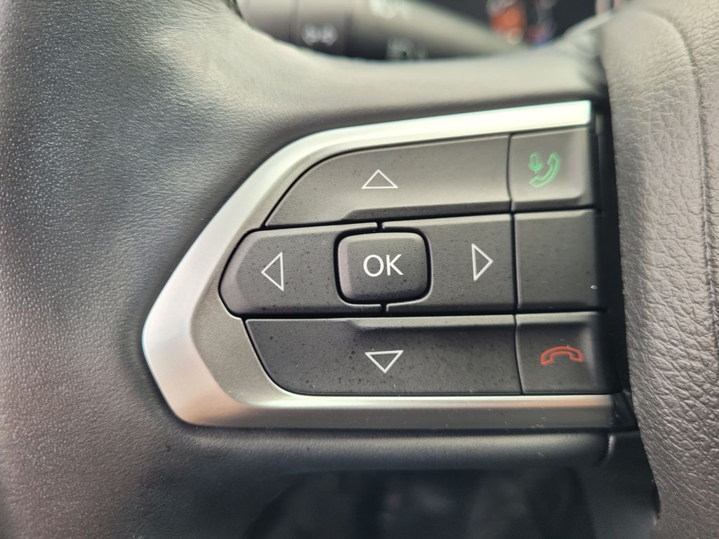 Vehicle image 19 of 22
