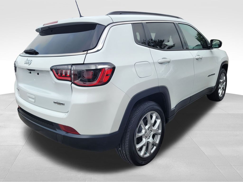 Vehicle image 5 of 22