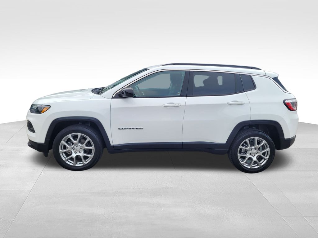 Vehicle image 8 of 22